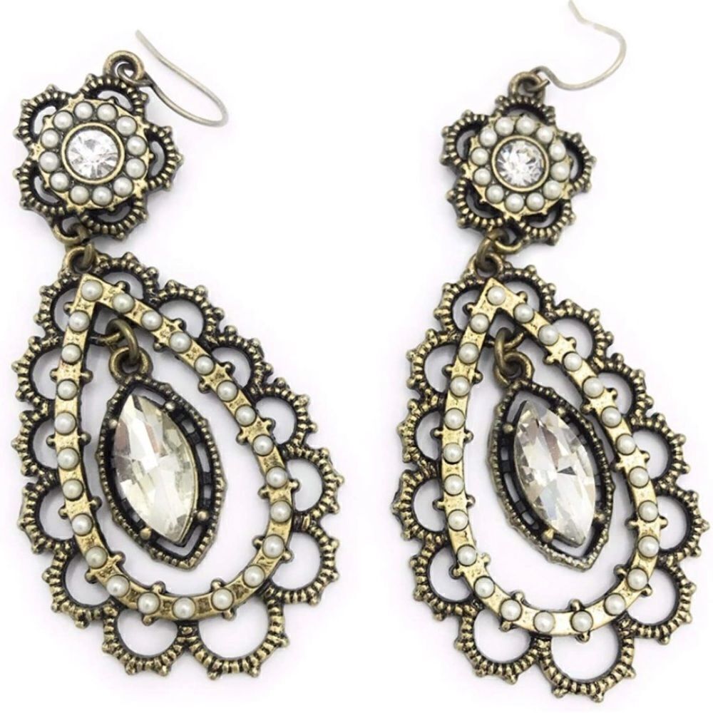 Chloe + Isabel 
Pearl + Crystal Floral Filigree Post Earrings NWT
